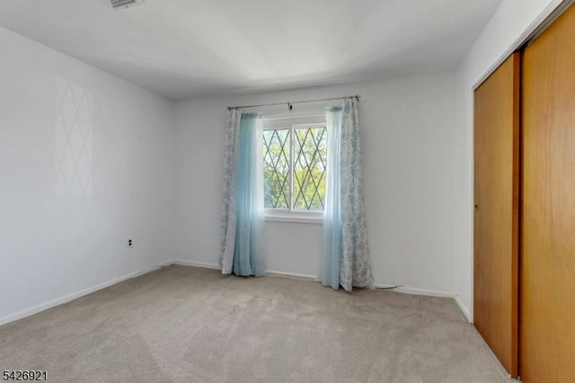 846 Riverside Ave 202, Lyndhurst Twp., NJ 07071