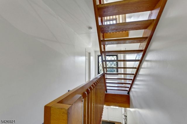 846 Riverside Ave 202, Lyndhurst Twp., NJ 07071