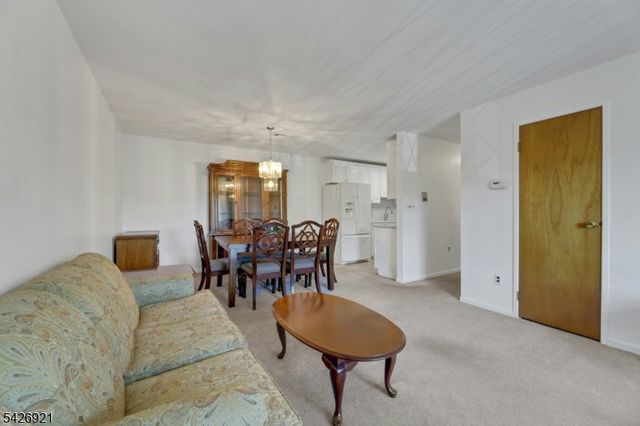 846 Riverside Ave 202, Lyndhurst Twp., NJ 07071