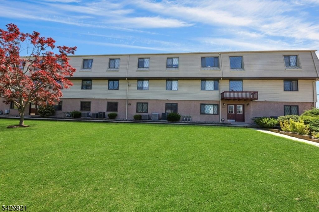 846 Riverside Ave 202, Lyndhurst Twp., NJ 07071