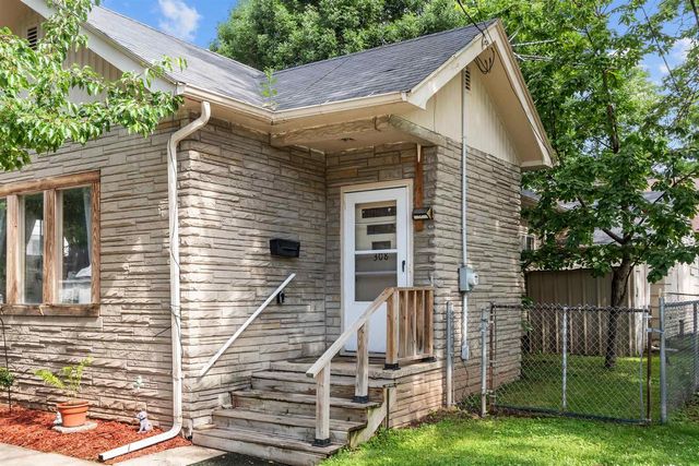 318 W BREWSTER STREET, Appleton, WI 54911