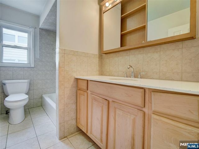 102 Gall Court, Elmwood Park, NJ 07407