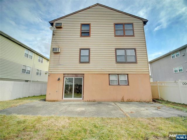 102 Gall Court, Elmwood Park, NJ 07407