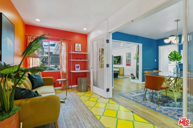 2867 N Beachwood Drive, Los Angeles, CA 90068