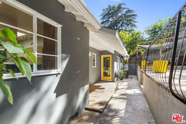 2867 N Beachwood Drive, Los Angeles, CA 90068