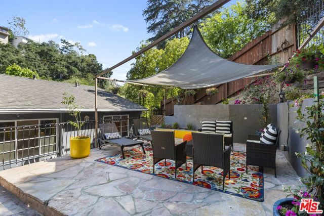 2867 N Beachwood Drive, Los Angeles, CA 90068