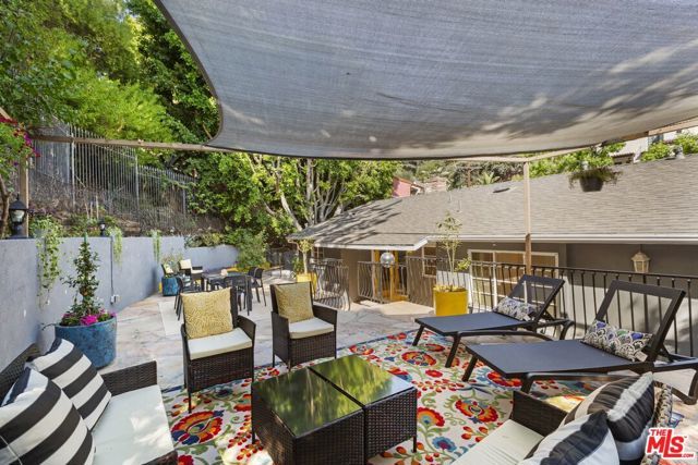 2867 N Beachwood Drive, Los Angeles, CA 90068