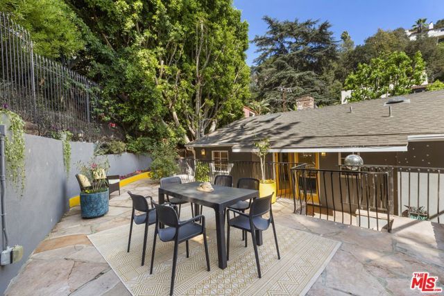 2867 N Beachwood Drive, Los Angeles, CA 90068