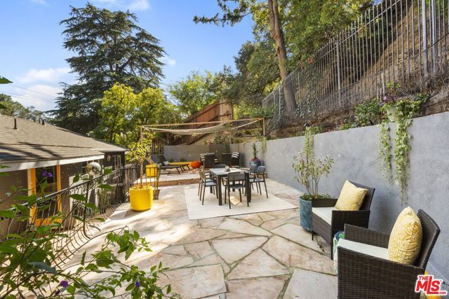 2867 N Beachwood Drive, Los Angeles, CA 90068