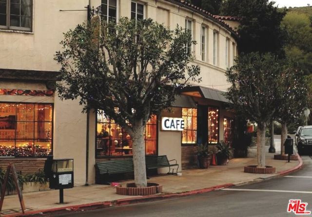 2867 N Beachwood Drive, Los Angeles, CA 90068