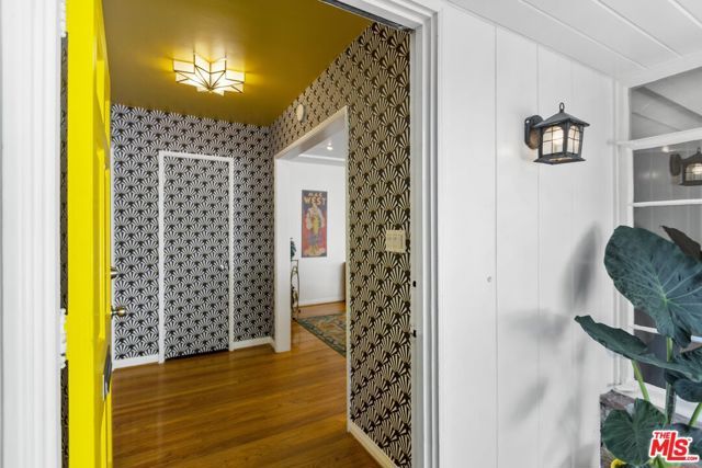 2867 N Beachwood Drive, Los Angeles, CA 90068