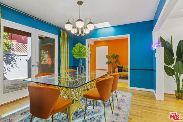 2867 N Beachwood Drive, Los Angeles, CA 90068