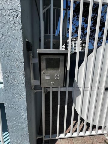 2575 SW 27th Ave 205, Miami, FL 33133