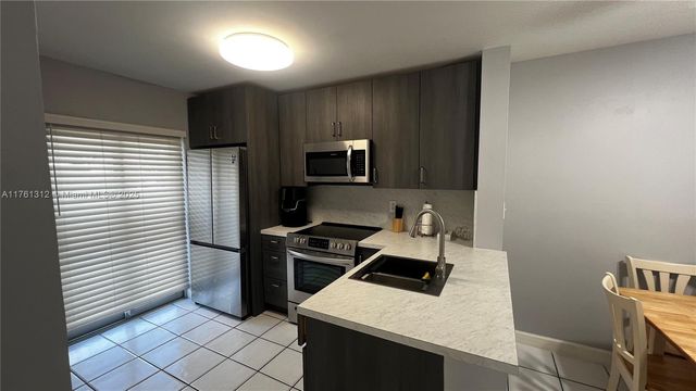 2575 SW 27th Ave 205, Miami, FL 33133