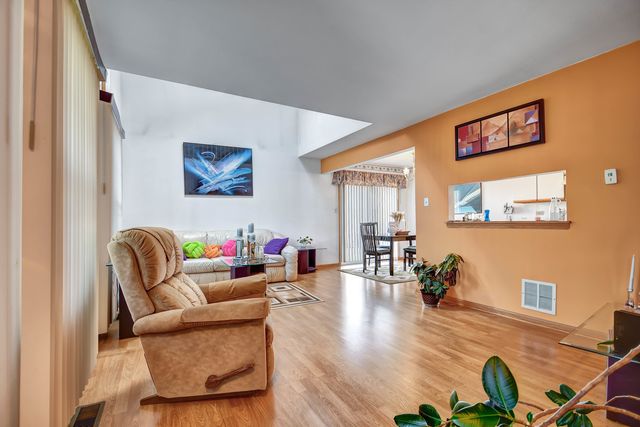 7420 Maple Drive, Justice, IL 60458