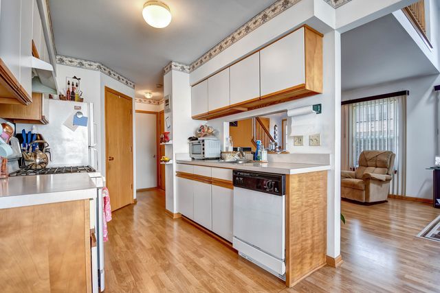 7420 Maple Drive, Justice, IL 60458