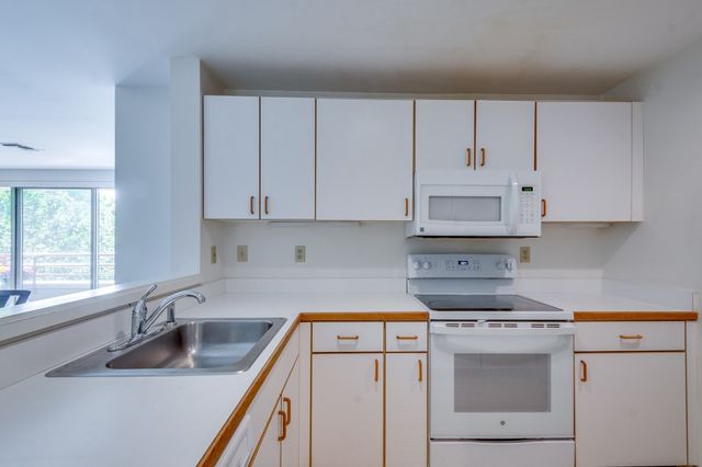 183 Oak Street 308, Newton, MA 02464
