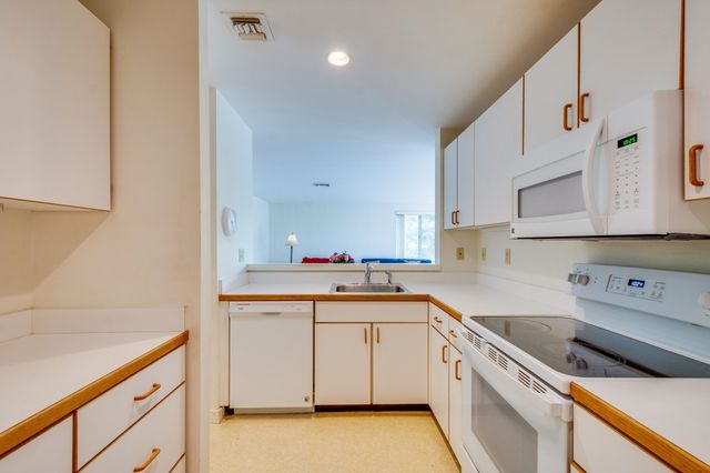 183 Oak Street 308, Newton, MA 02464