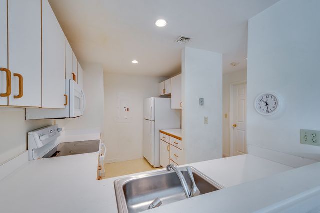183 Oak Street 308, Newton, MA 02464