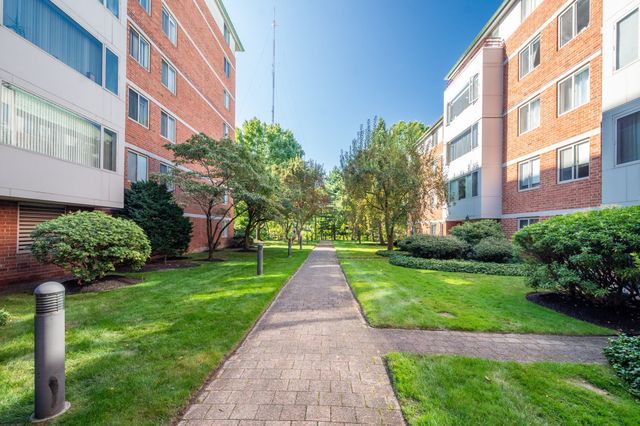 183 Oak Street 308, Newton, MA 02464
