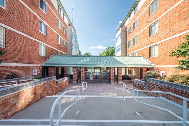 183 Oak Street 308, Newton, MA 02464