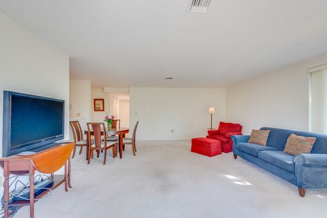 183 Oak Street 308, Newton, MA 02464