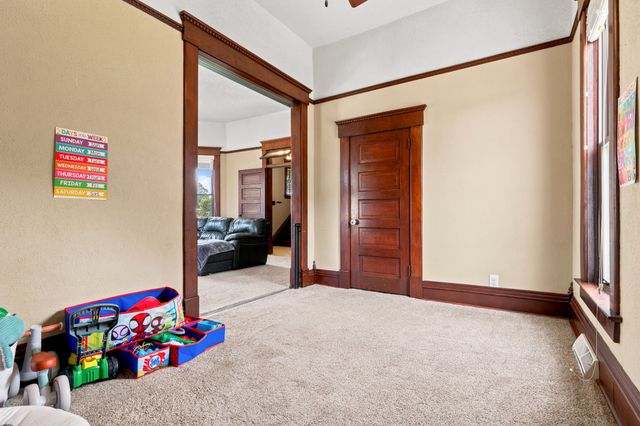 605 S Jefferson Way, Indianola, IA 50125