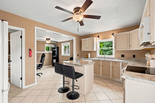 605 S Jefferson Way, Indianola, IA 50125