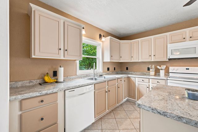 605 S Jefferson Way, Indianola, IA 50125