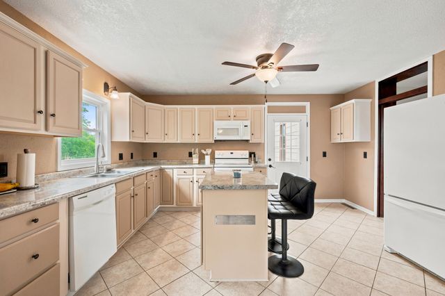605 S Jefferson Way, Indianola, IA 50125