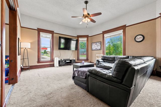 605 S Jefferson Way, Indianola, IA 50125