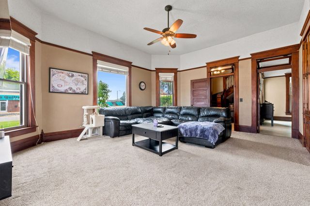 605 S Jefferson Way, Indianola, IA 50125