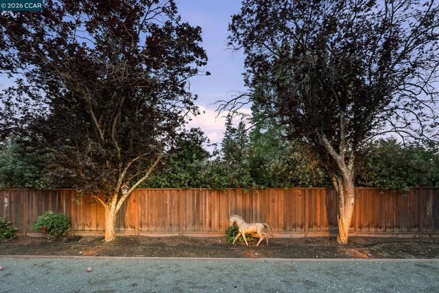 1433 Walnut Ave, Walnut Creek, CA 94598
