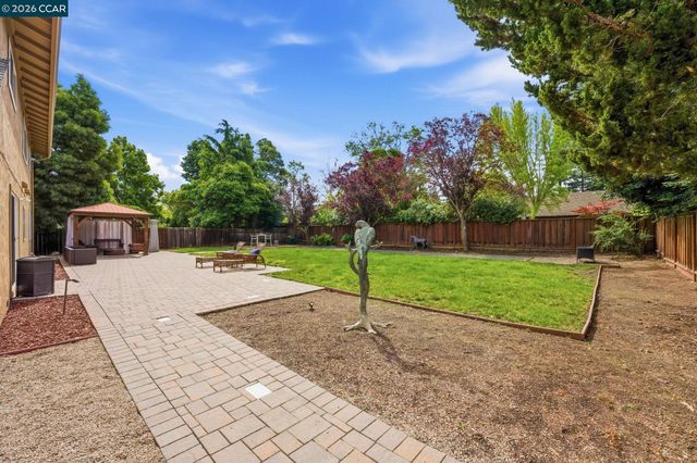 1433 Walnut Ave, Walnut Creek, CA 94598