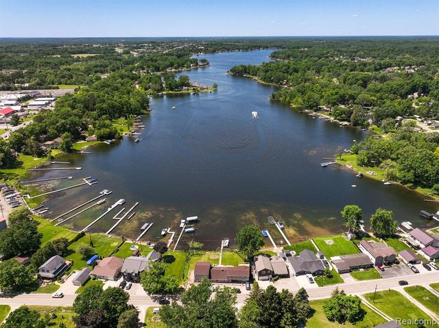 1794 S Hughes Road, Brighton, MI 48114