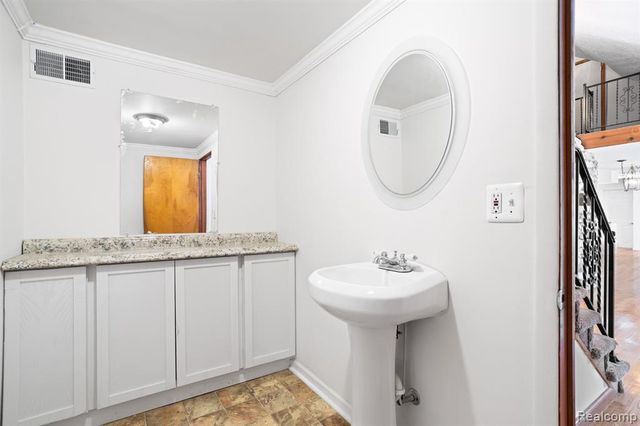 1794 S Hughes Road, Brighton, MI 48114