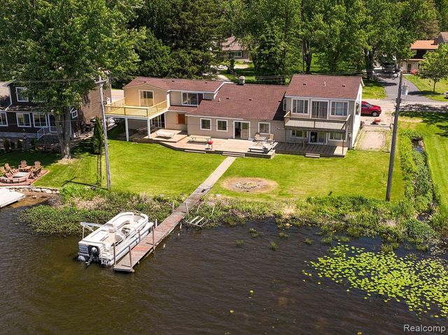 1794 S Hughes Road, Brighton, MI 48114