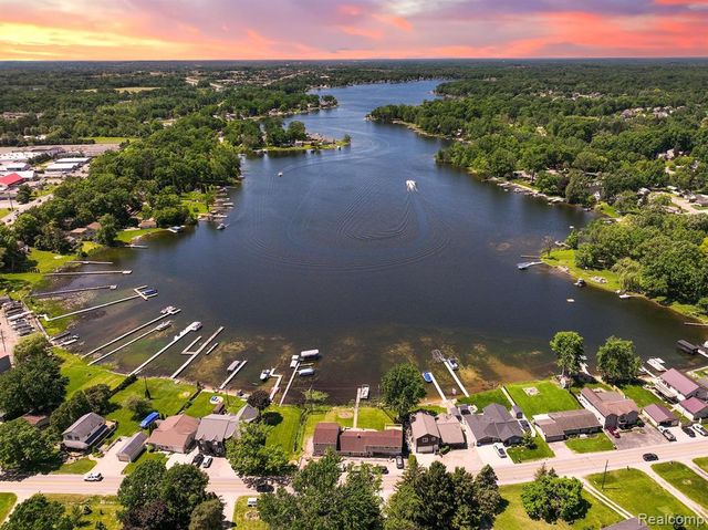 1794 S Hughes Road, Brighton, MI 48114