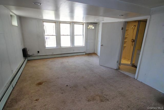 1051 victory Boulevard, Staten Island, NY 10301