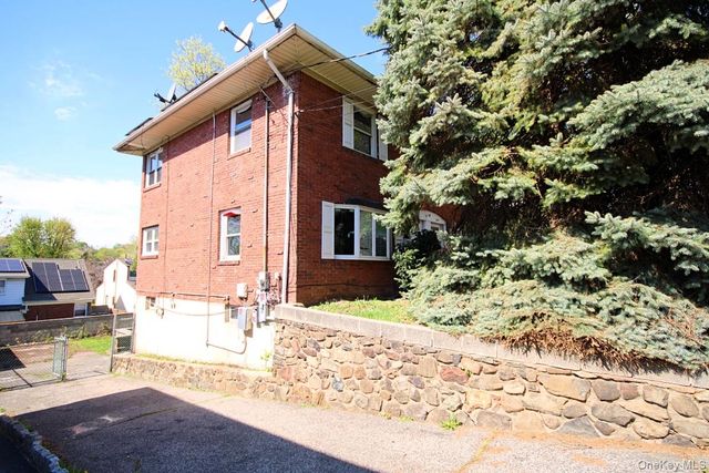 1051 victory Boulevard, Staten Island, NY 10301