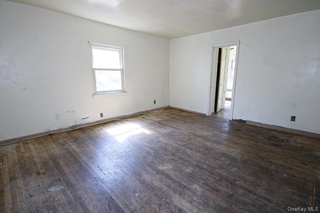 1051 victory Boulevard, Staten Island, NY 10301