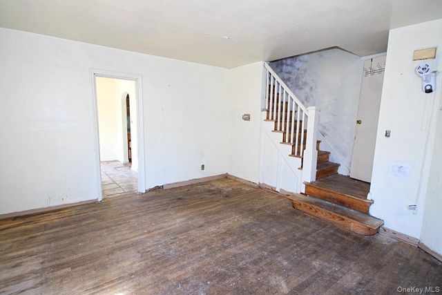1051 victory Boulevard, Staten Island, NY 10301