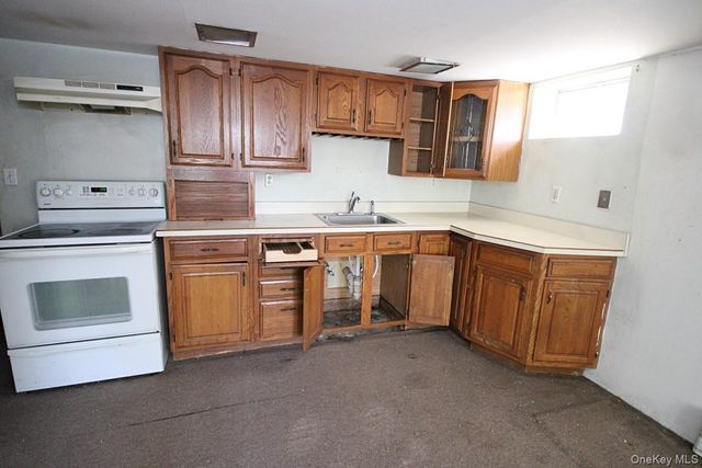 1051 victory Boulevard, Staten Island, NY 10301