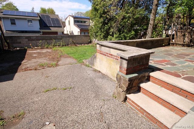 1051 victory Boulevard, Staten Island, NY 10301