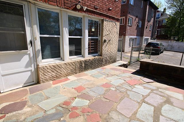 1051 victory Boulevard, Staten Island, NY 10301