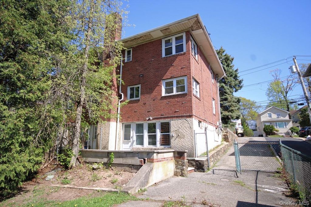 1051 victory Boulevard, Staten Island, NY 10301