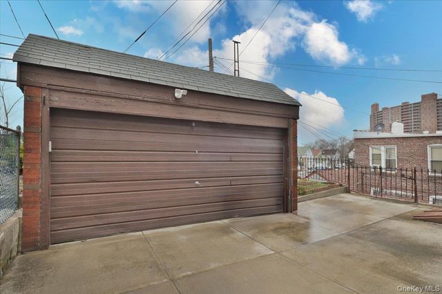 88-59 82nd Avenue, Glendale, NY 11385