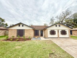 477 Oyster Creek Court, Richwood, TX 77531