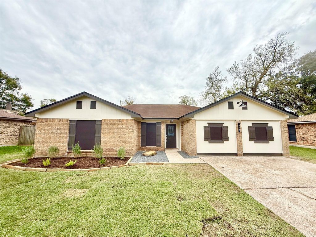 477 Oyster Creek Court, Richwood, TX 77531