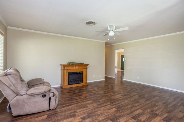 2005 Maplewood Drive, Gainesville, TX 76240